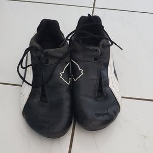 Women's 7.5 Puma sneakers